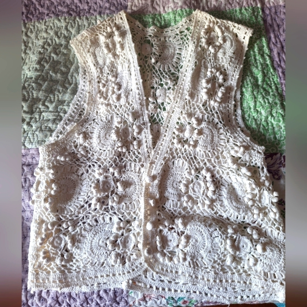 White Lace Popcorn Crochet Vest Women's - Picture 5 of 12
